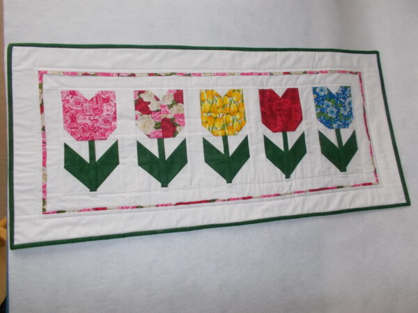 PATCHWORK FLOWER TABLE RUNNER PDF