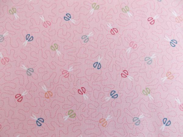 SEWING ROOM FABRIC - SCISSORS PEACH- X 1/2 METRE