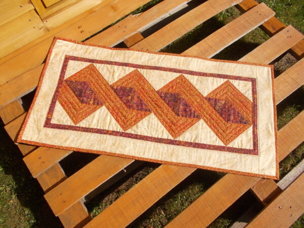 AUTUMN TWISTED TABLE RUNNER PDF