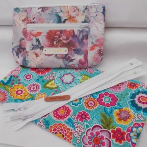 DOUBLE ZIPPED POUCH KIT - RETRO FLOWERS