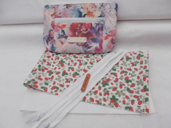 DOUBLE ZIPPED POUCH KIT - STRAWBERRIES