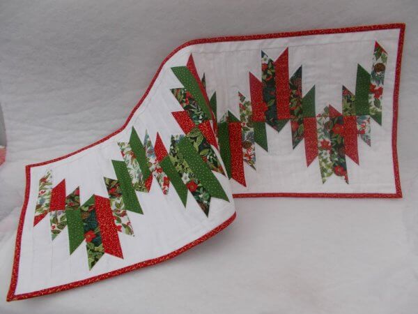 DELECTABLE MOUNTAINS TABLE RUNNER PDF