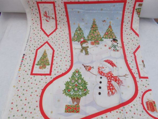 CHRISTMAS STOCKINGS PANEL + 1 METRE OF THERMOLAM WADDING