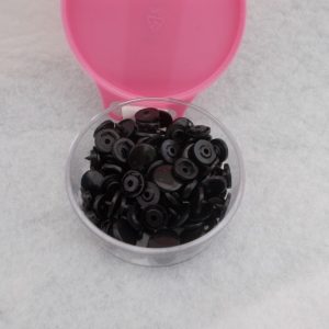HEMLINE PLASTIC SNAPS X 25 SETS - BLACK